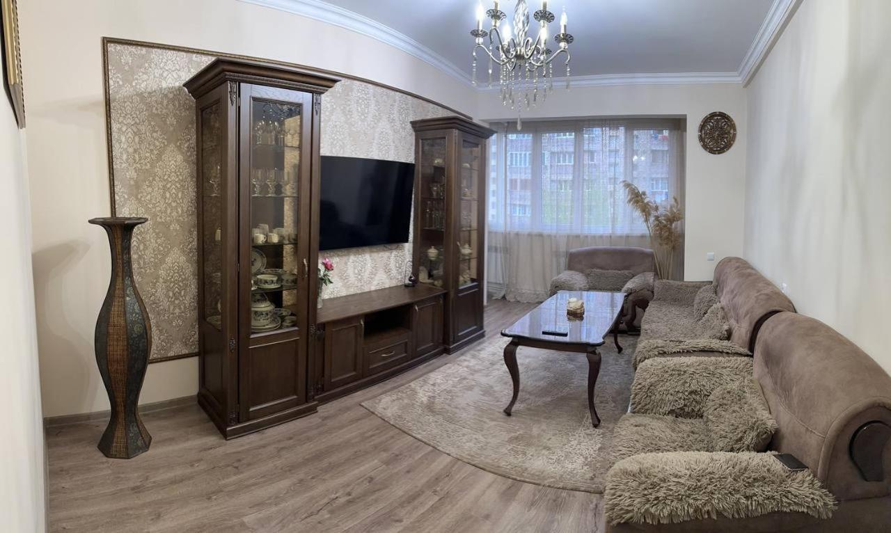 Apartment In Jerevan Buitenkant foto